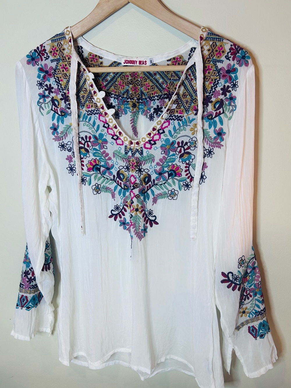 Johnny Was White Embroidered V-Neck Boho Top size M